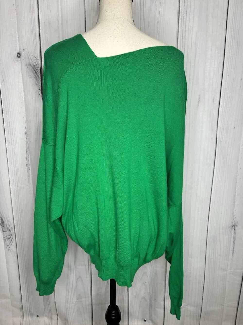 Umgee green neck